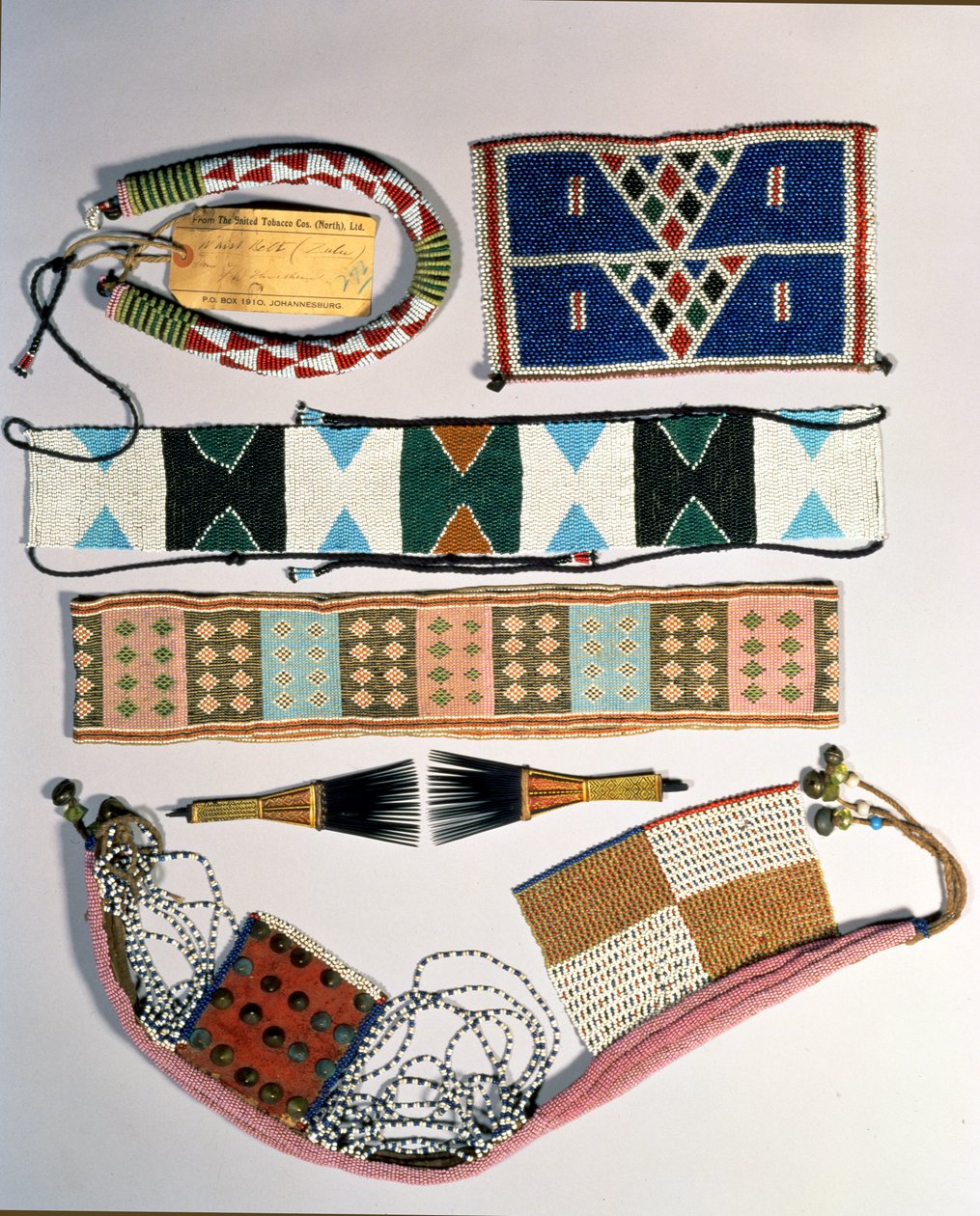 Samling af Zulu-perleartefakter af School African