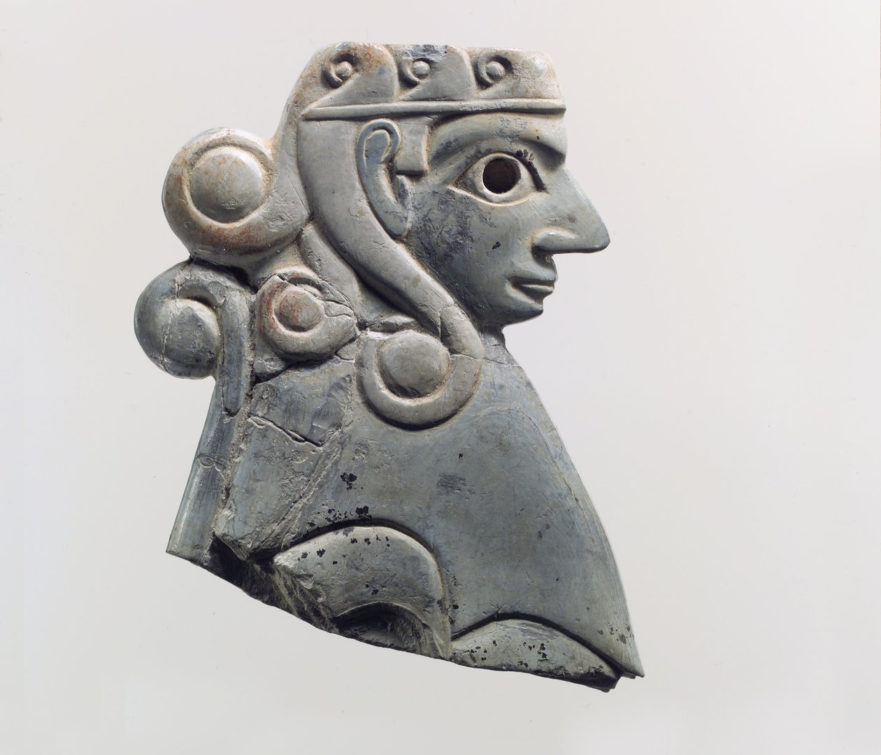 Møbelplade: kvindelig sfinx med krøller i Hathor-stil, ca. 1700-tallet f.Kr. (flodhest elfenben) af School Anatolian