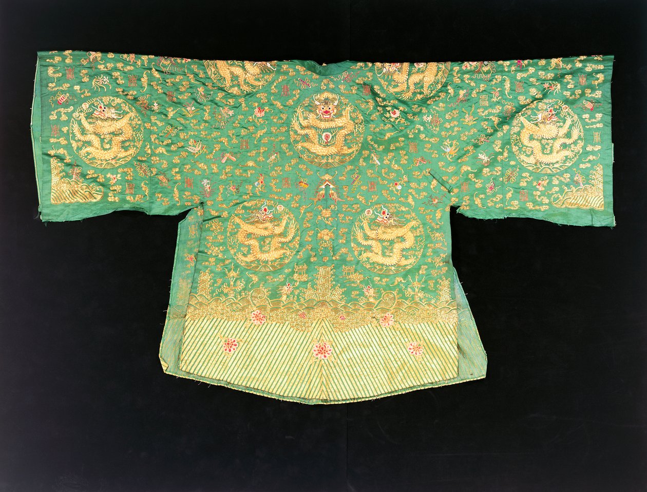 En kinesisk dragekåbe af olivengrøn satin (satin) af School Chinese