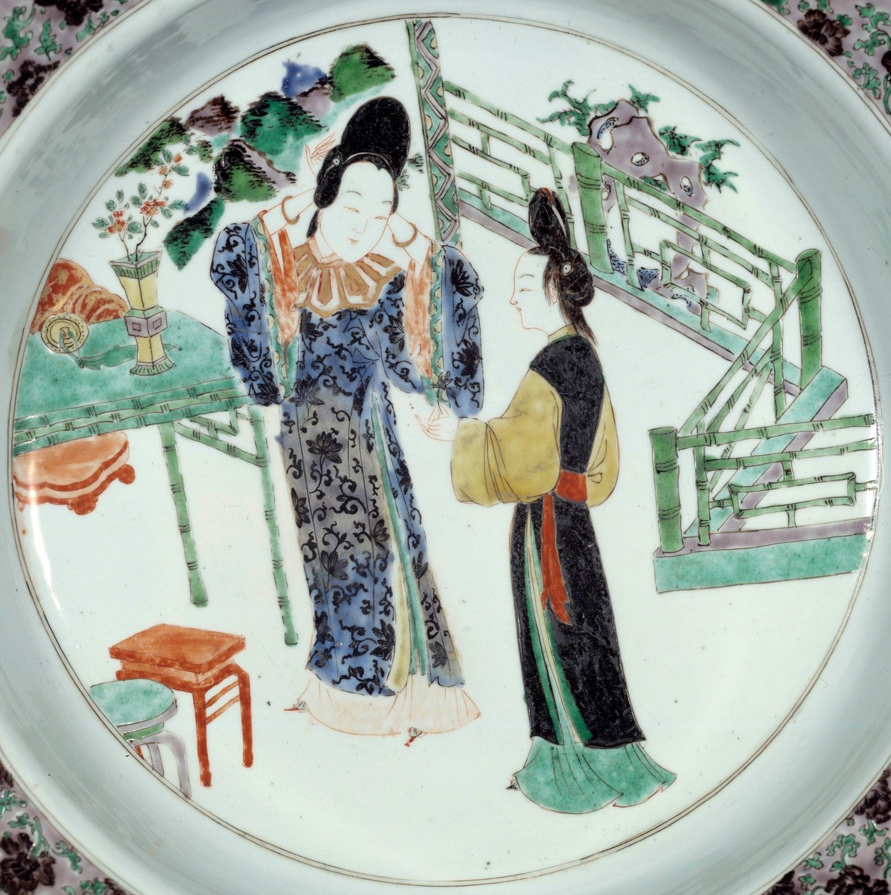 Kinesisk kunst: "" To elegant stylede kvinder"" Keramisk tallerken fra det 18. århundrede. Paris, Guimet-museet, Nationalmuseet for asiatisk kunst af School Chinese