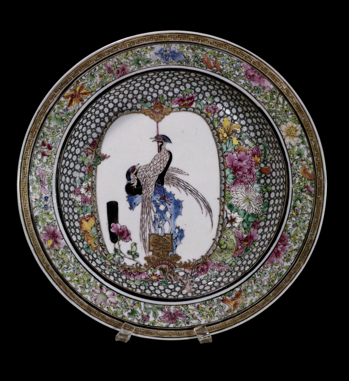Kinesisk kunst: keramikplade af den lyserøde familie dekoreret med fugle og blomster. Qianlong Reg. (1736-1795). Paris, Musee Guimet, Musee national des Arts Asian. af School Chinese