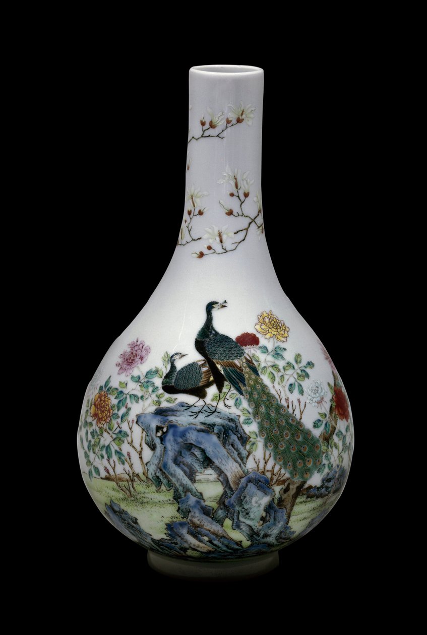 Kinesisk kunst: Keramikvase af den lyserøde familie dekoreret med fugle (inklusive påfugle) og blomster. Qianlong Reg. (1736-1795). Paris, Musee Guimet, Musee national des Arts Asian. af School Chinese