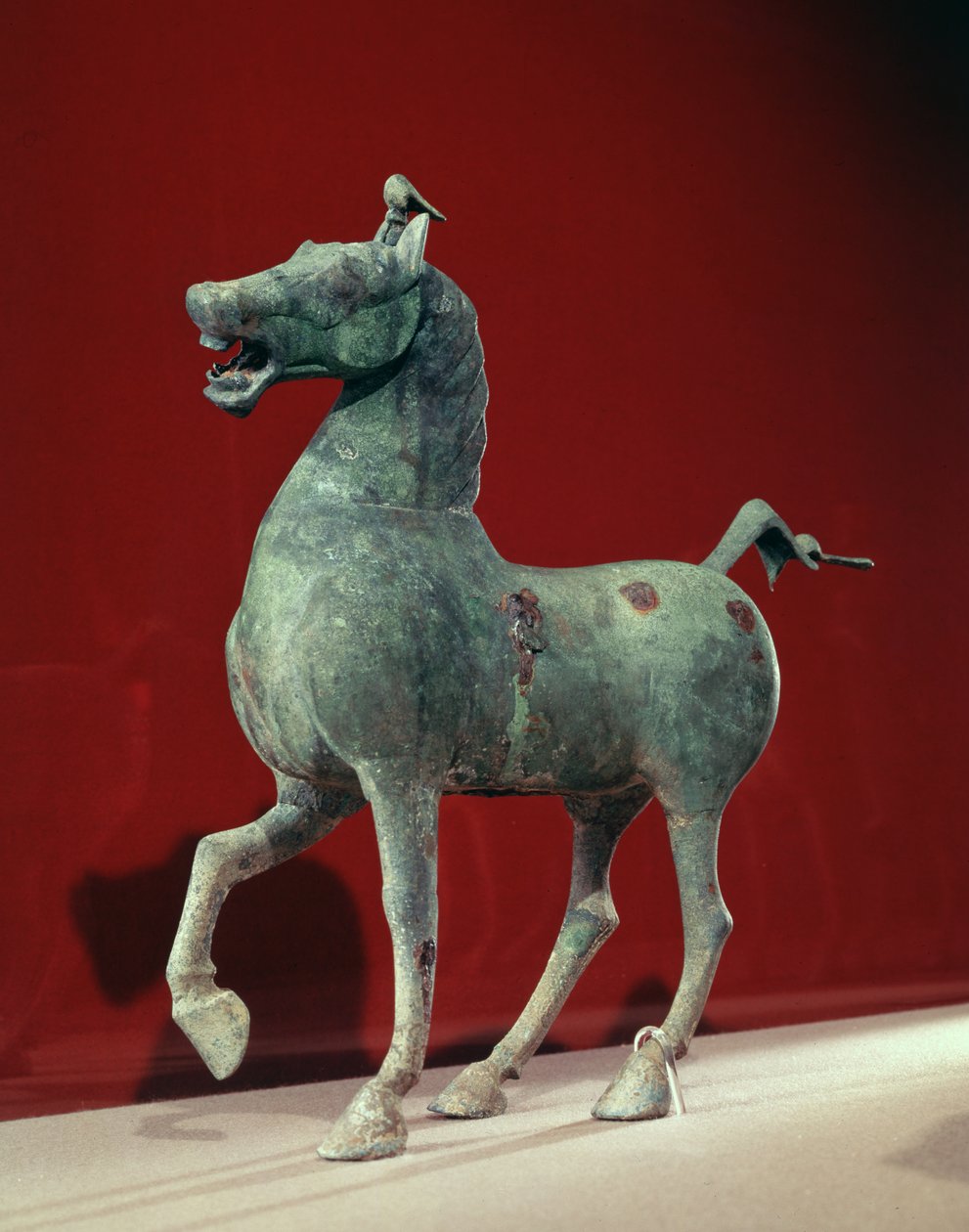 Hest, fra Wu-wei, Kansu, det østlige Han-dynasti (bronze) af School Chinese