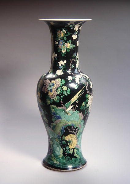 Stor Famille Noire Yen Yen Vase, Kangxi periode (1662-1722) (porcelæn) (se 272192) af School Chinese