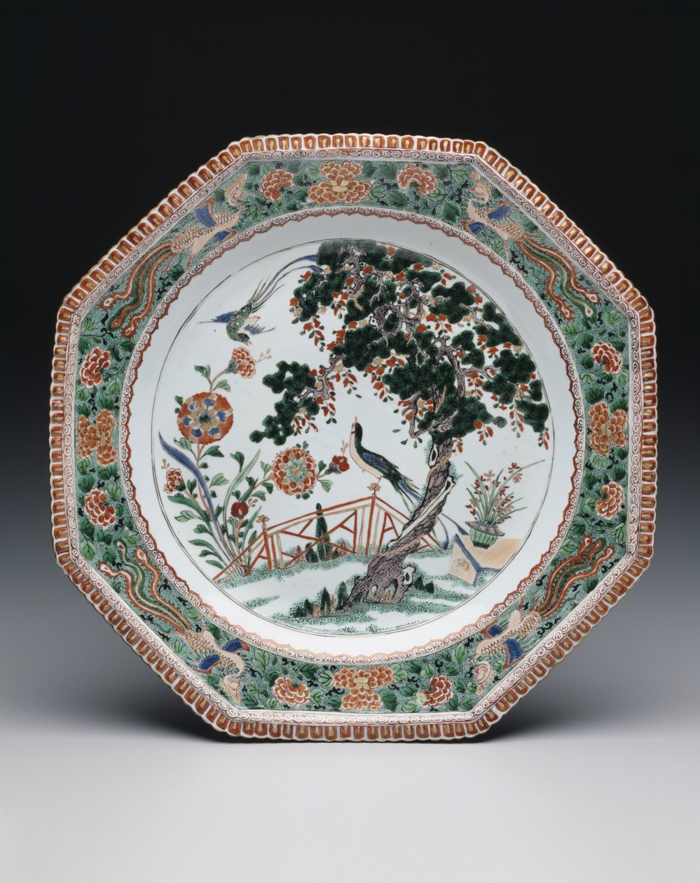 Tallerken, ca. 1725-30 (porcelæn med overglasur famille verte emalje) af School Chinese