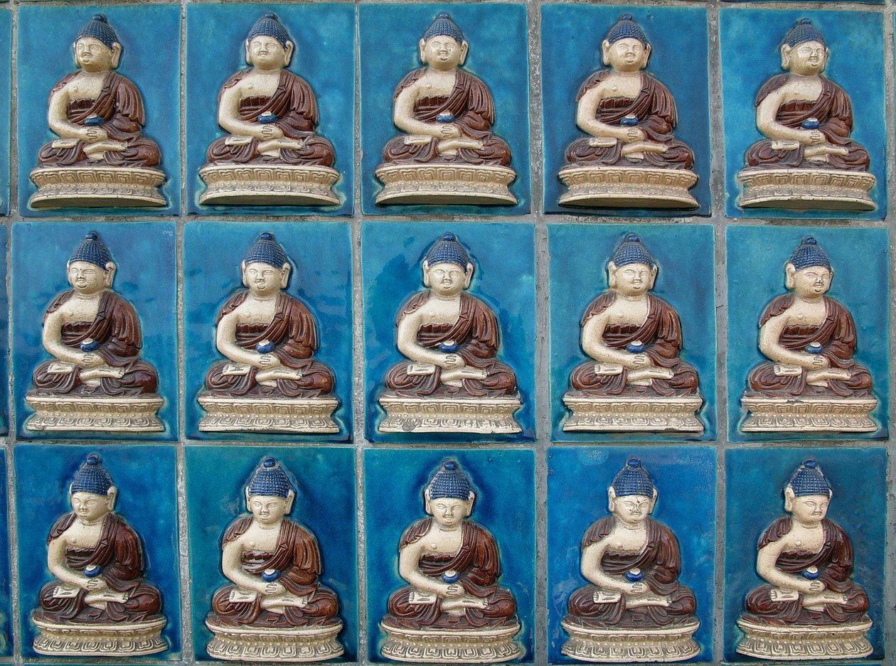 Lille Buddha-mur på øen Hortensia ("Qionghua") ved Beihai Park eller North Sea Park i Pekin. Fotografi, Leonard de Selva, Kina, 2006. af School Chinese