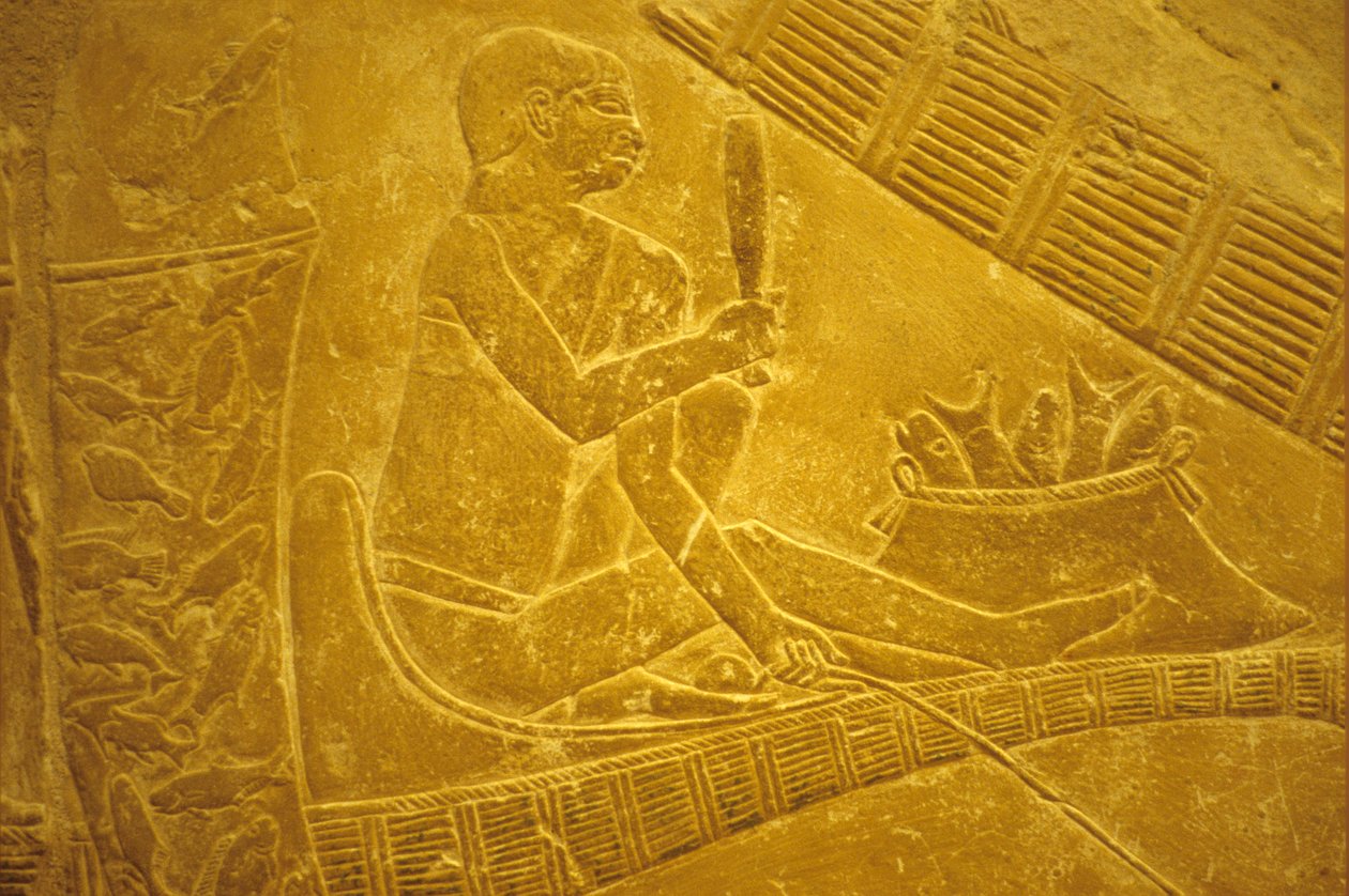 Det gamle Egypten, Vægudskæring/maleri, Mastaba/Tomb of Idout, Saqqara, Fiskere sidder på både og skalerer fisk, 6. dynasti (foto) af School Egyptian