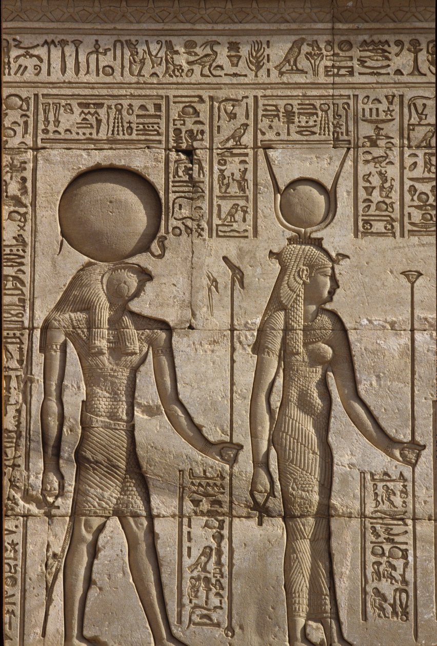 Det gamle Egypten, Vægmaleri/udskæring, Horus og Isis modtager en offergave fra faraoen, Hathor-templet, Dendera (foto) af School Egyptian