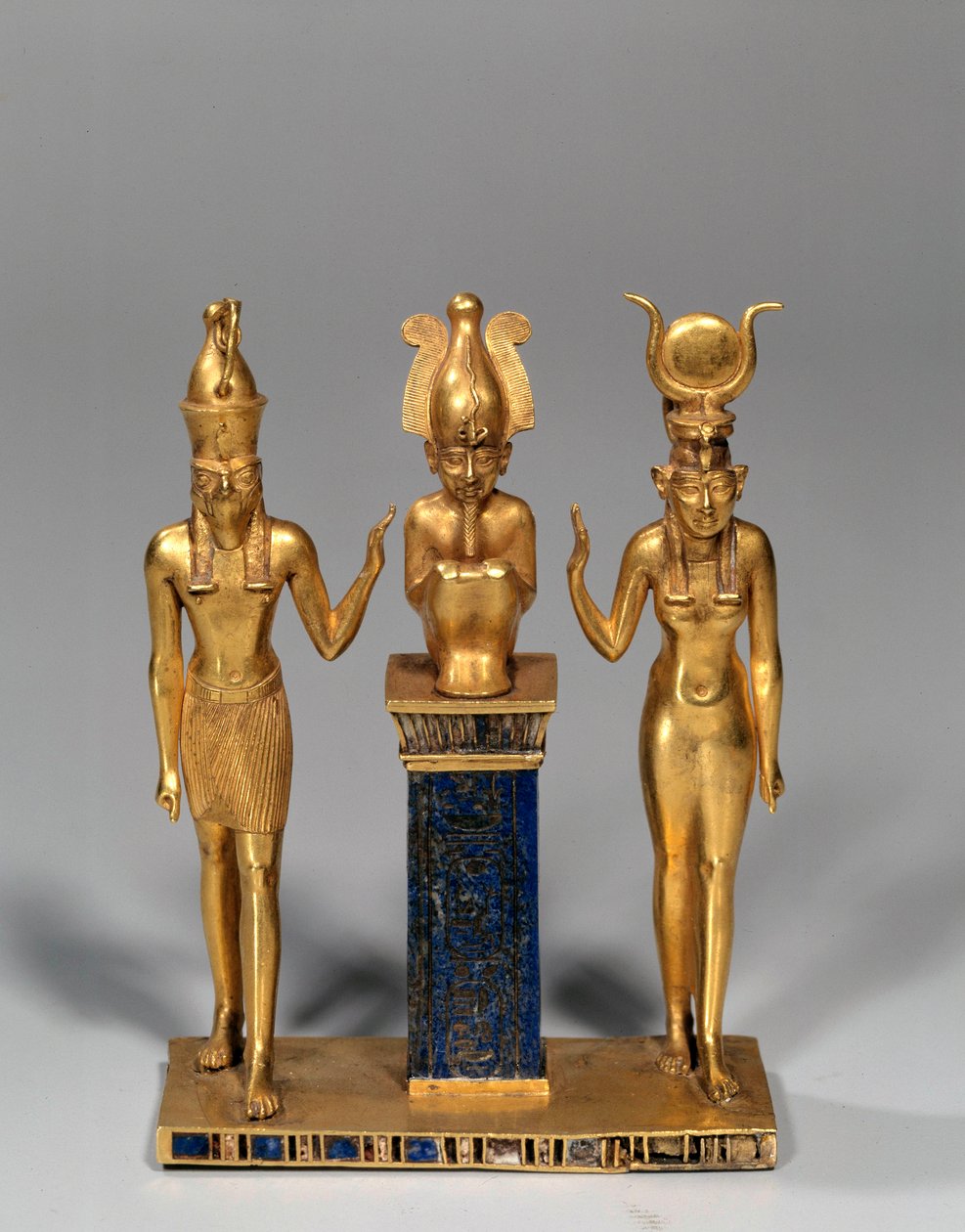 Egyptisk antikvitet: Osirisk triade i navnet Osorkon (Osiris omgiver af Isis og Horus. Guldvedhæng og lapis lazuli (lapis lazuli). 22. dynasti, lavperiode. Paris, Louvre-museet af School Egyptian
