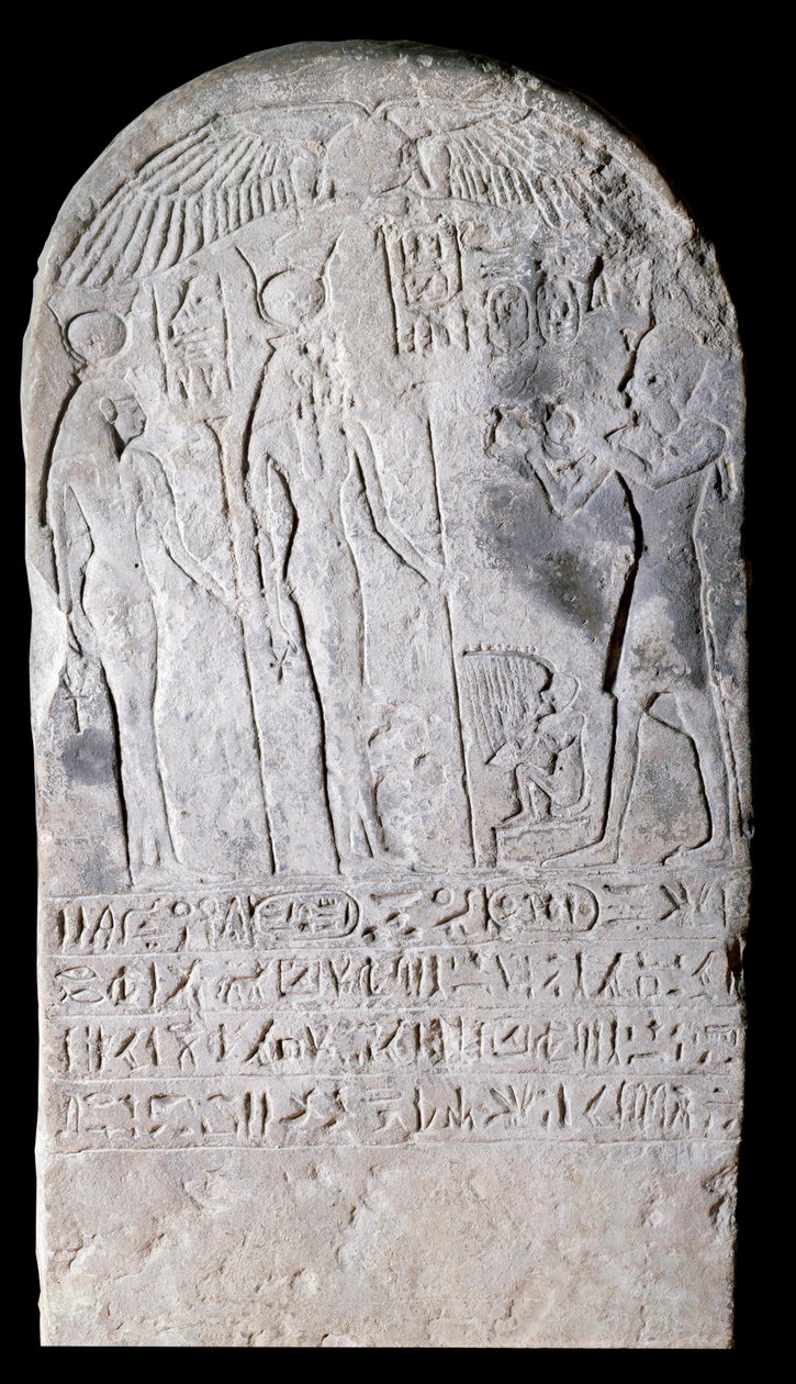 Stele af kalksten, der repræsenterer en scene af offergaver dækket med hieroglyffer. Regne d