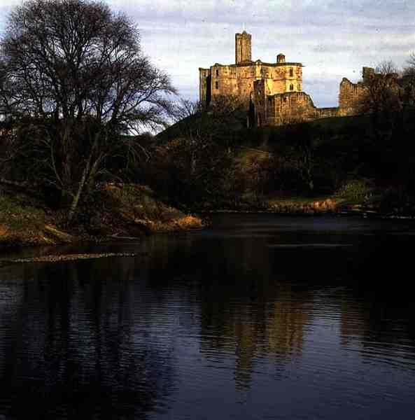 Udsigt over Warkworth Castle, Percy Family Seat af School English