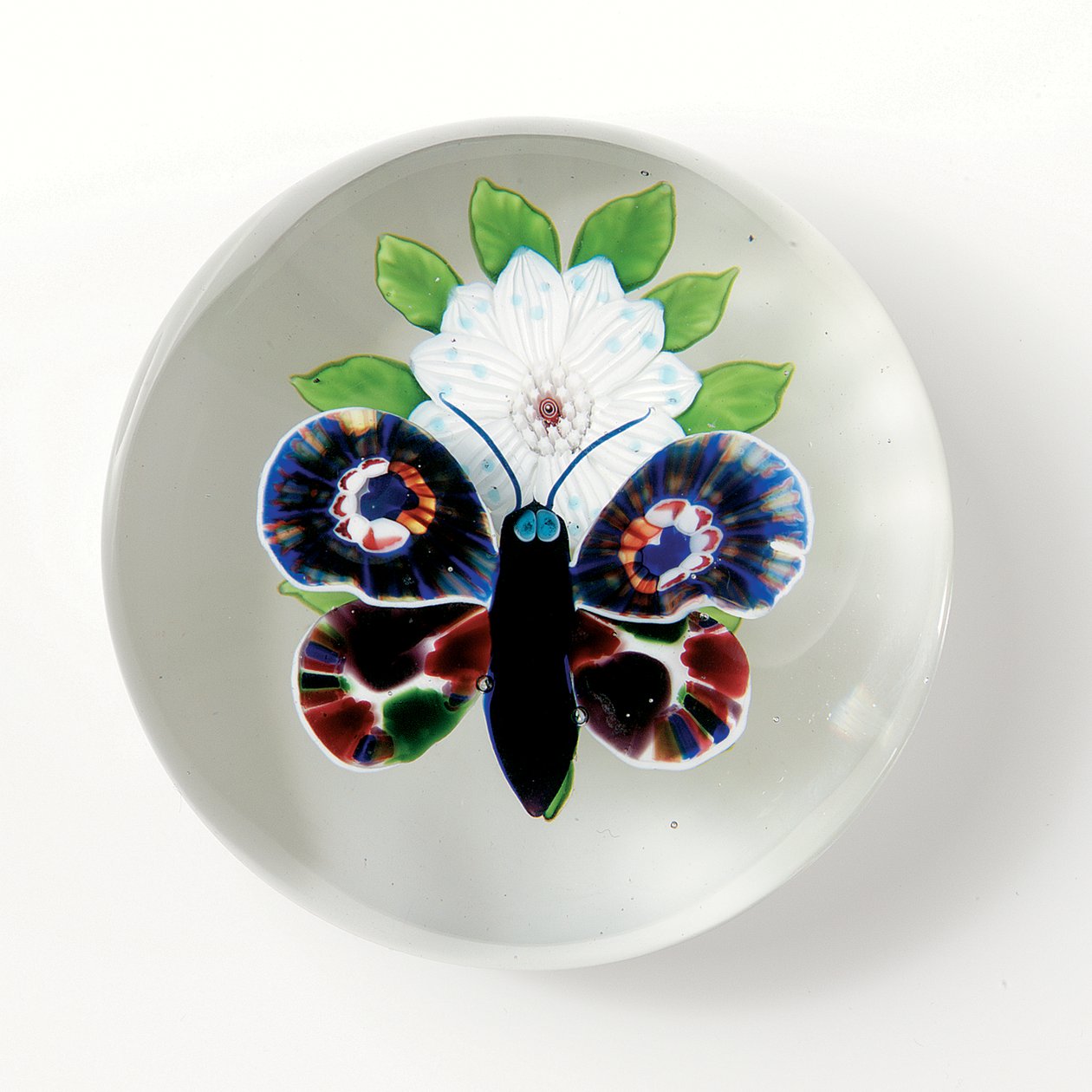 Baccarat sommerfugl og blomstervægt, insektet med dyb lilla krop, lyseblå-grå øjne og antenner (glas) af School French