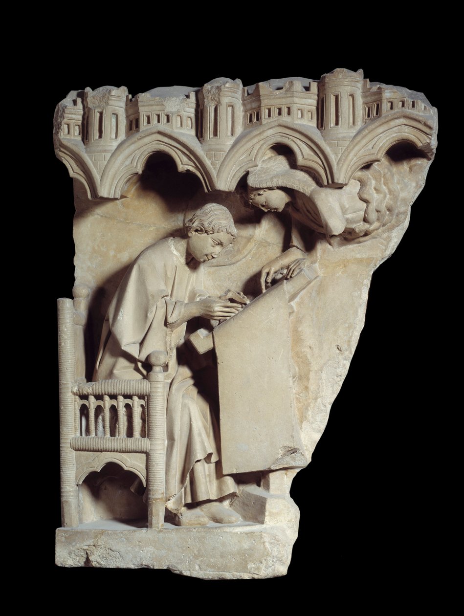 Evangelisten Saint Mathieu (Matthew), som er forfatter under diktat af englen Relief af kalksten fra jube i katedralen i Chartres. Paris, Louvre-museet af School French