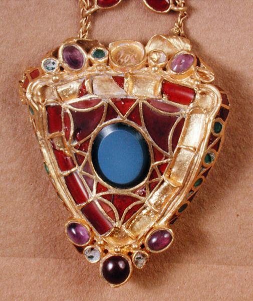 Broche med indiske granater og onyx, slutningen af det 4. århundrede (halvædelsten sat i guldbund) af School German