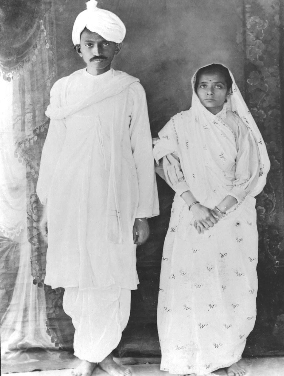 Kasturba (1869-1944) og Mahatma Gandhi (1869-1948) (s/h foto) af School Indian