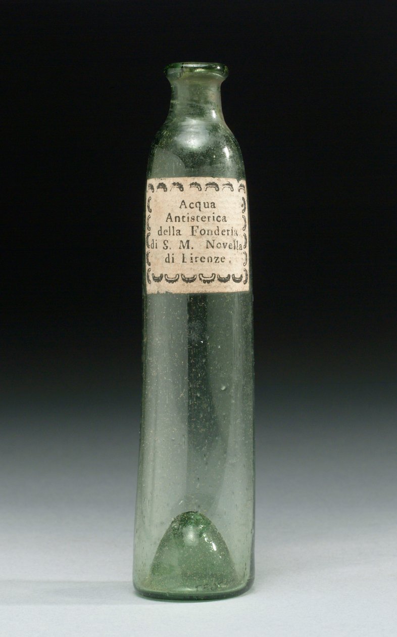 Flaske som indeholdt anti-hysteri vand, fra Hans Kongelige Højheds Støberi, Officina Profumo, Farmaceutica di Santa Maria Novella, Firenze, ca. 1850-1920 (glas) af School Italian
