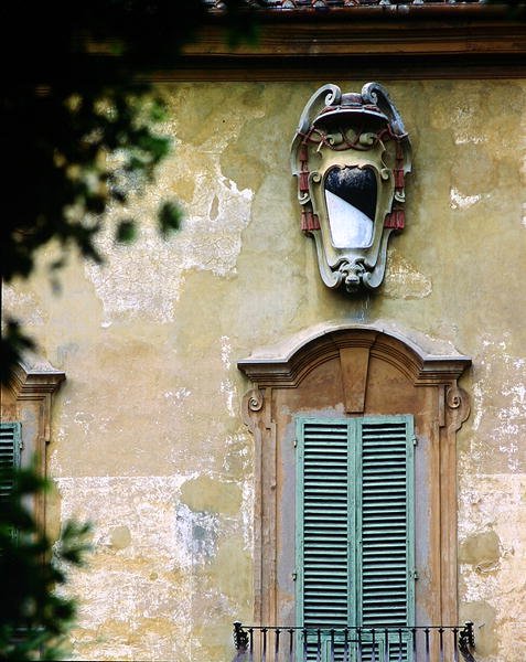 Detalje af den sydlige facade af Villa la Pietra (foto) af School Italian