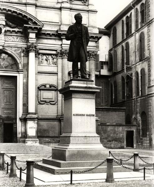 Monument til Alessandro Manzoni (1785-1873) (bronze) (s/h foto) af School Italian
