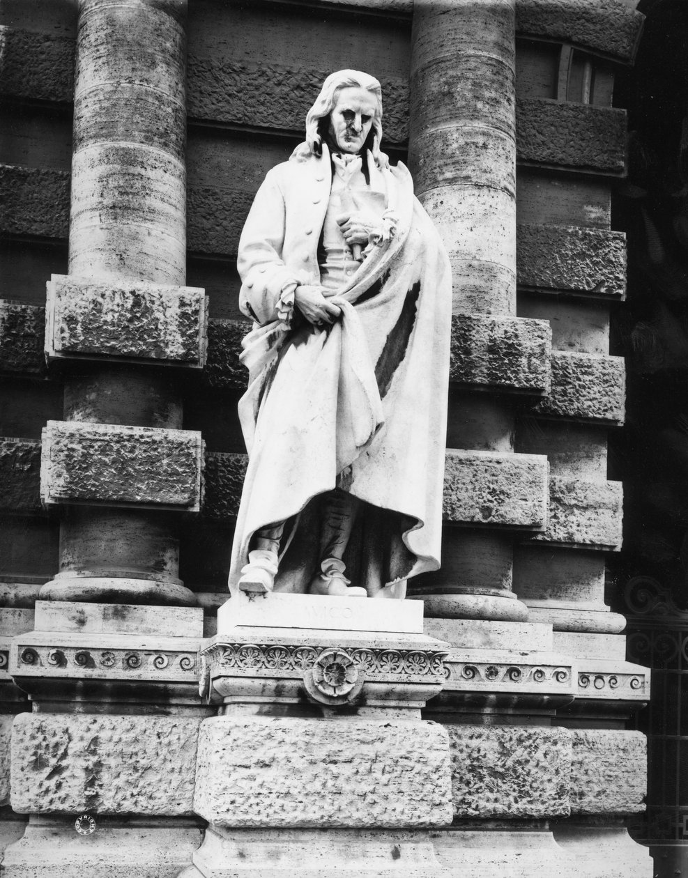 Statue af Giambattista Vico (1668-1744) (marmor) (s/h foto) af School Italian
