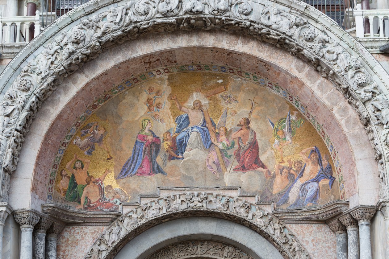 Den opstandne Kristus-mosaik over indgangen til Basilica di San Marco, Piazza San Marco, Venedig, Italien (mosaik) af School Italian