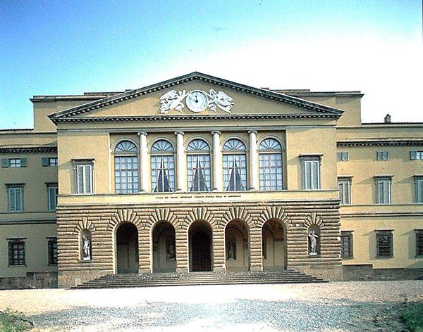 Udsigt til facaden (foto) af School Italian