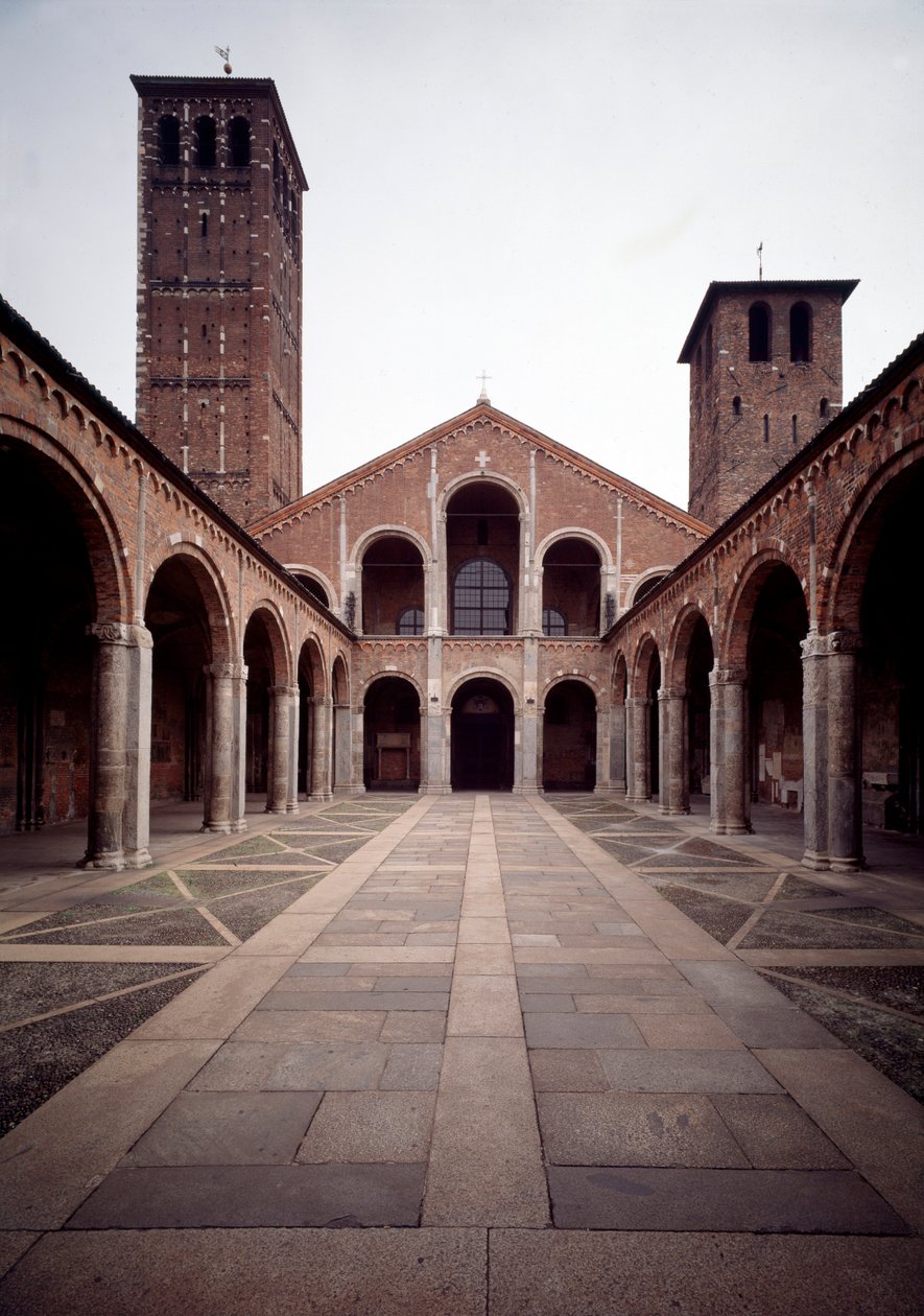 Udsigt over facaden af kirken Saint Ambrose (Saint Ambrose) (Basilica di Sant