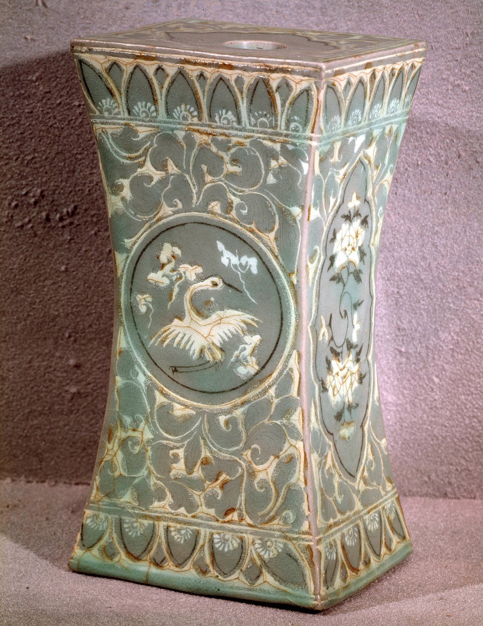 Art coreen: keramisk pude. Koryo-periode, slutningen af det 12. århundrede. Museum of Fine Arts, Duksoo Palace, Korea af School Korean