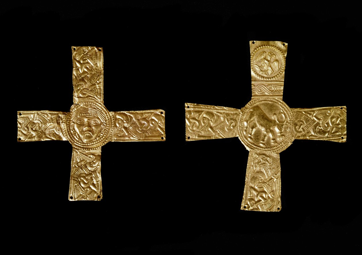 Middelalderens arkæologi (middelalderen). Barbarisk kunst i Lombardiet: brystkors i bladguld. Lombard kunst fra det 7. århundrede. Italien, Cividale del Friuli, Arkæologisk Museum af School Lombard