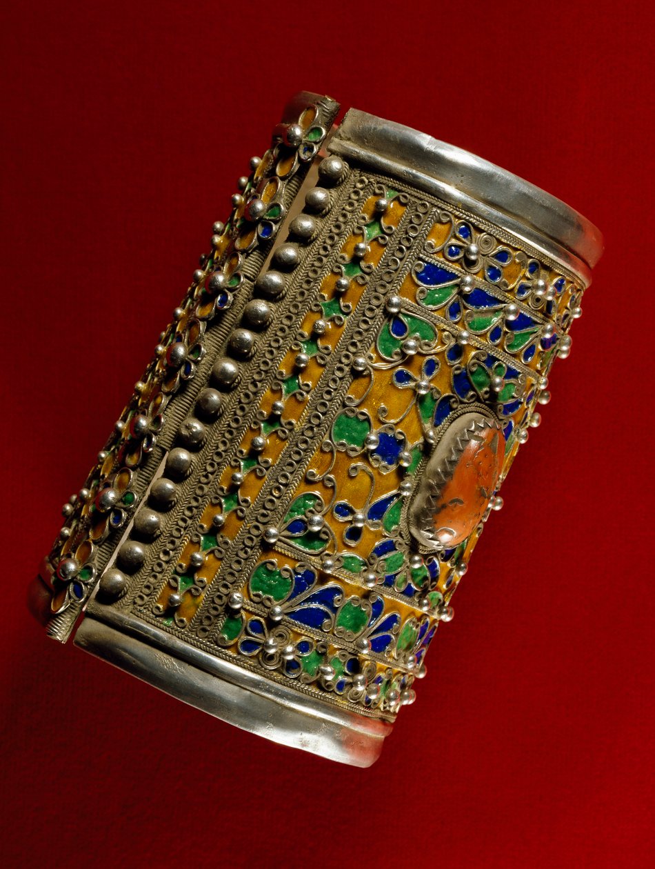 Armbånd i koral, sølv og emalje, Marokko af School Moroccan