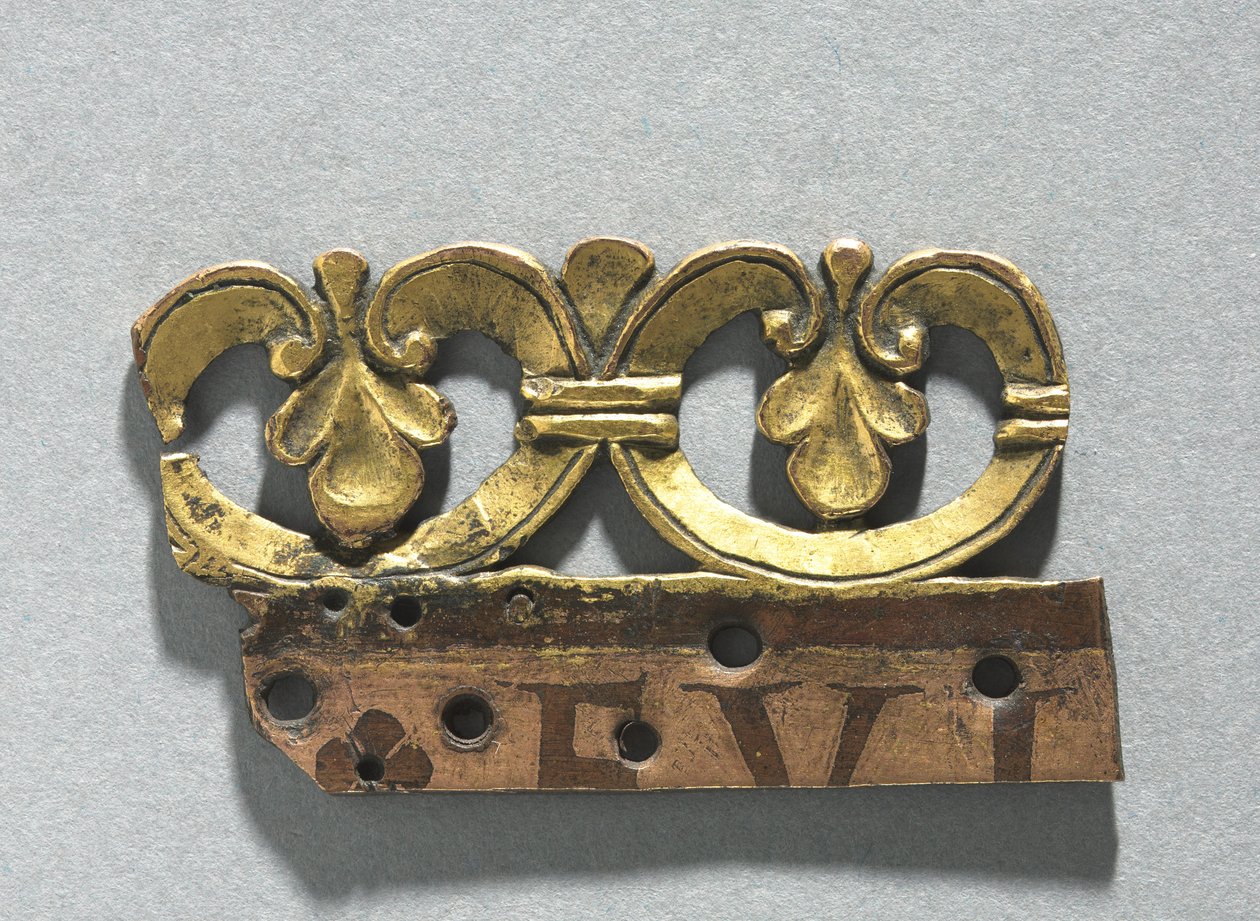 Fragment af et dekorativt våbenskjold fra et relikvieskrin, ca. 1165-1180 (forgyldt kobber, email brun (brun emalje)) af School Mosan