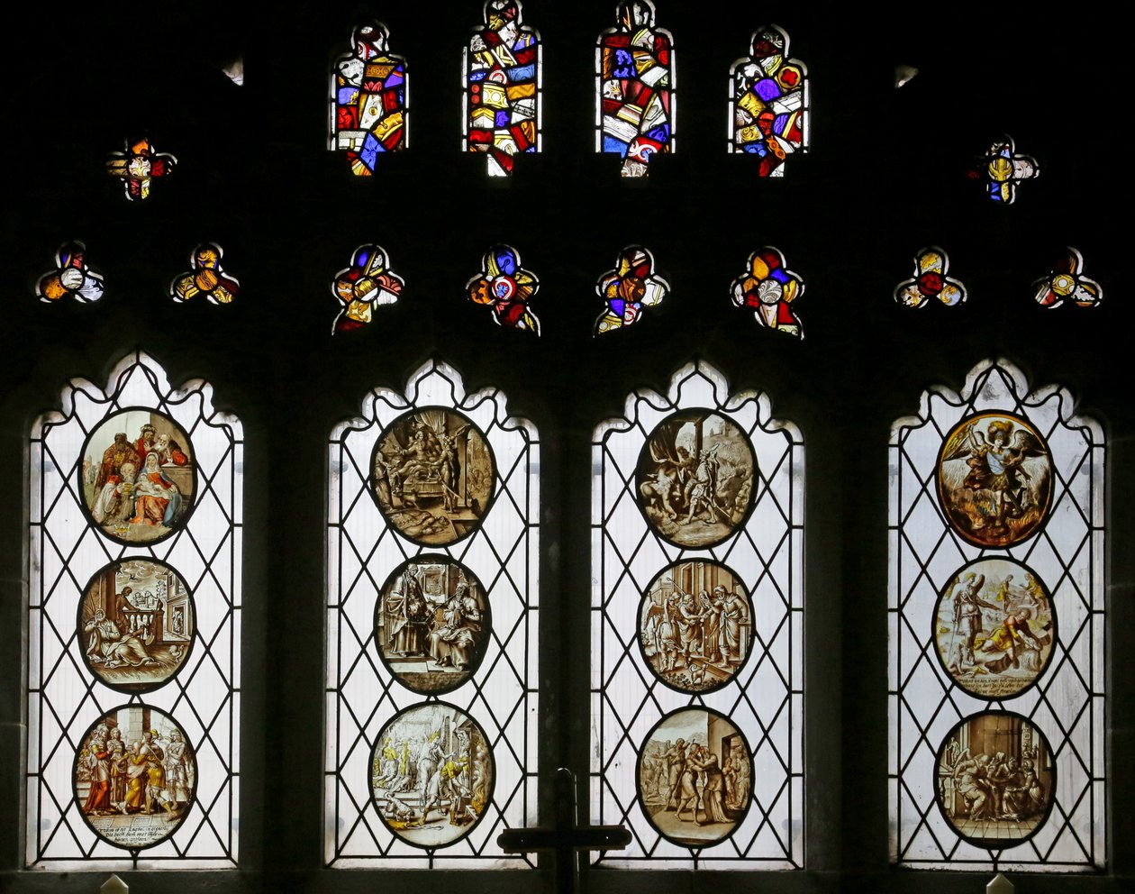 Nulstil femiske rundeller (farvet glas) af School Netherlandish