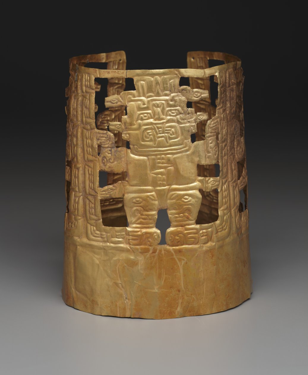 Krone med guddomsfigurer, ca. 1000 til 200 f.Kr. (guld) af School Peruvian
