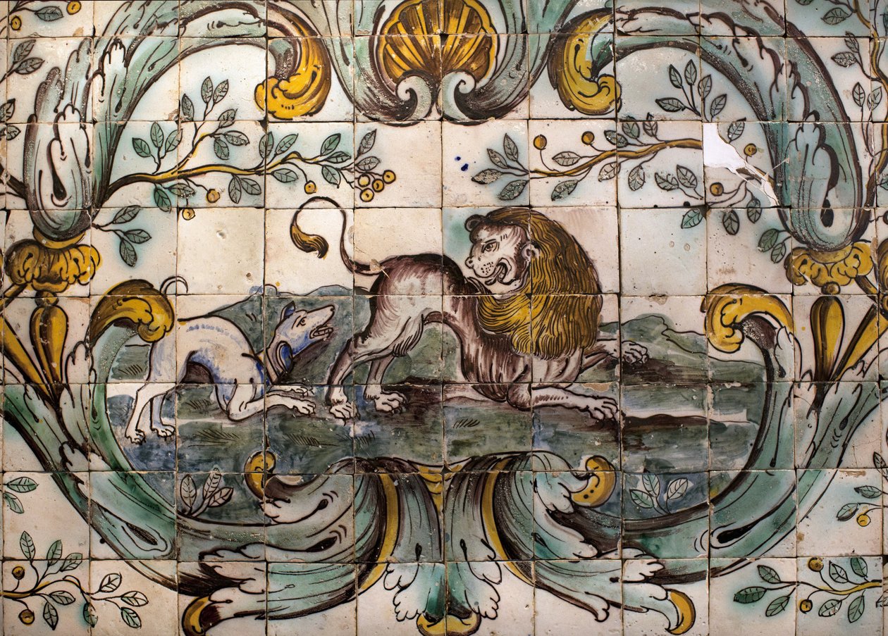 Hund truer en løve - Detalje af et dekorativt panel af jagtrummet i det tidligere palads i Praia, a Belem, Lissabon (Portugal) (Hund angriber en løve, dekorativt panel fra jagtrummet i det tidligere palads i Praia, i Belem) - Musee national des af School Portuguese