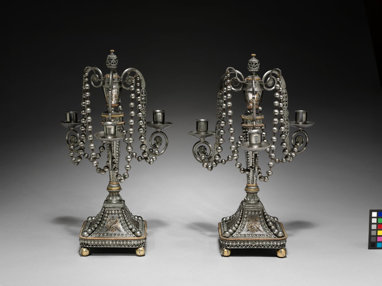 Et par kandelaber, ca. 1790-1795 (skåret og poleret stål med guld- og forsølvet dekoration) af School Russian