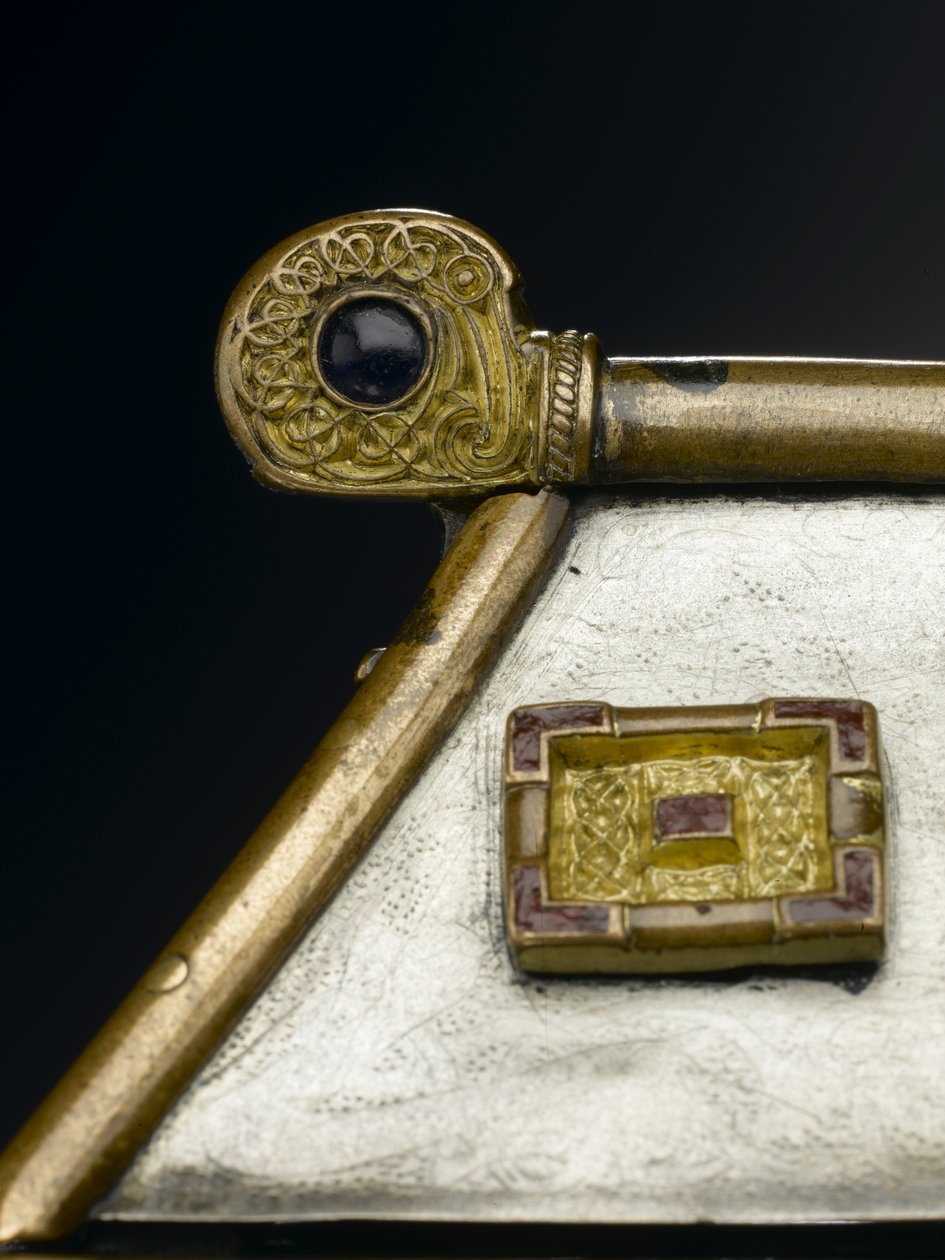 Monymusk-relikvieskrinet, ca. 8. århundrede e.Kr. (bronze, sølv, træ, kobberlegering, glas, emalje) af Scottish School