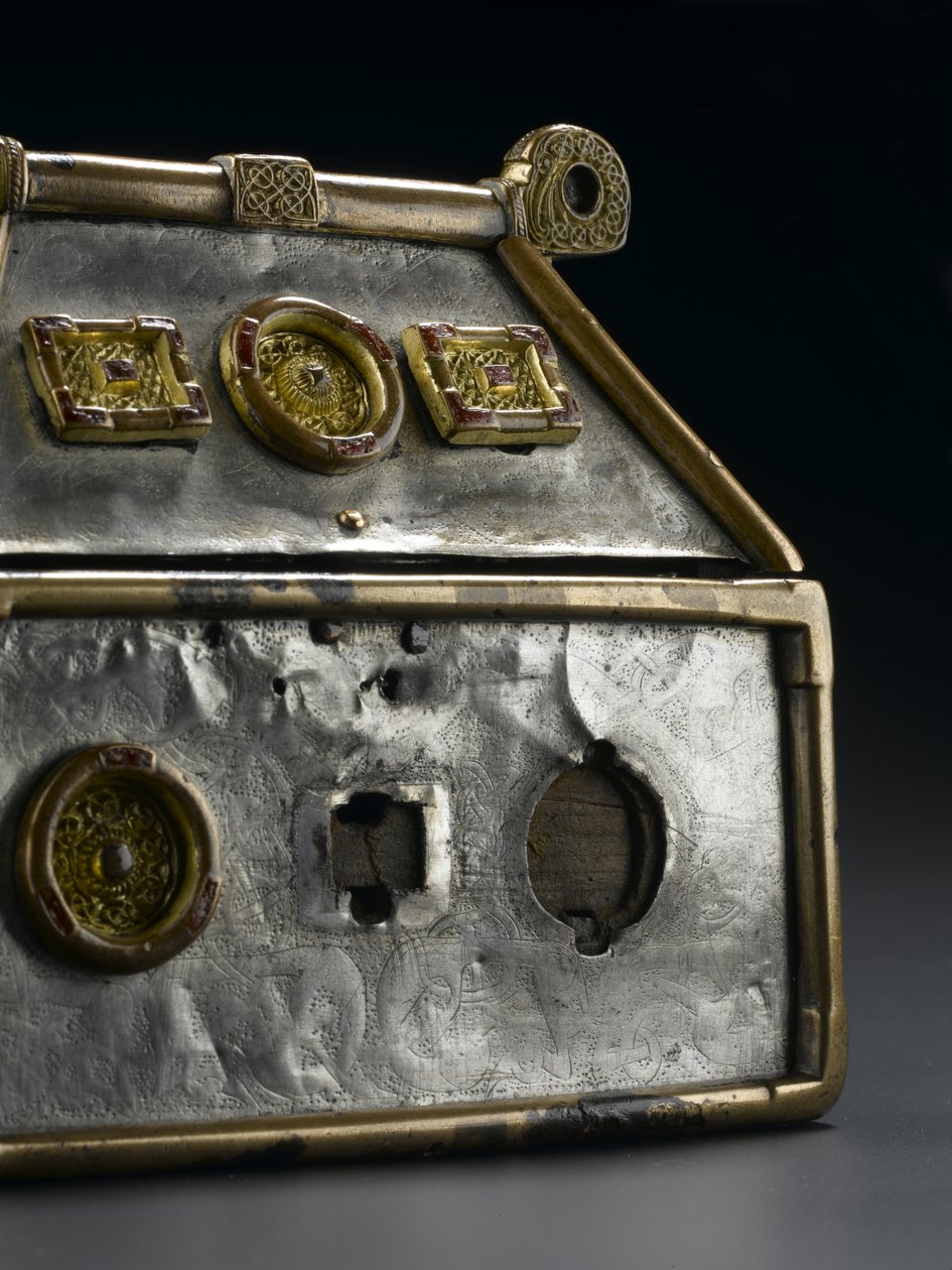Monymusk-relikvieskrinet, ca. 8. århundrede e.Kr. (bronze, sølv, træ, kobberlegering, glas, emalje) af Scottish School