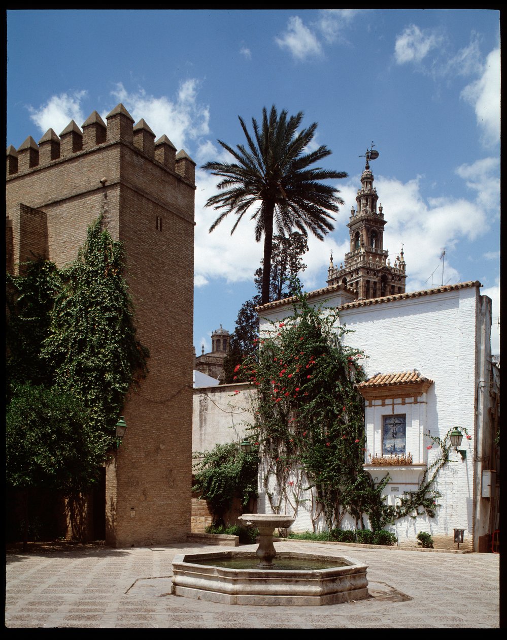 Almohad-kunst: udsigt over giraldaen, tidligere minaret, der blev omdannet til et klokketårn af School Spanish