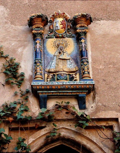 Keramisk emblem af Vor Frue af Guadalupe (foto) af School Spanish