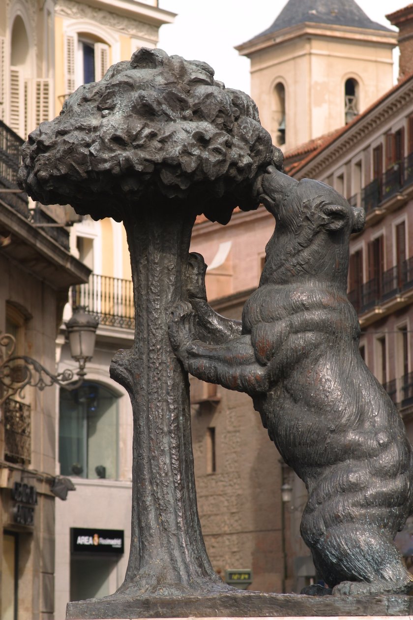 The Bear of Madrono (bronze) af School Spanish