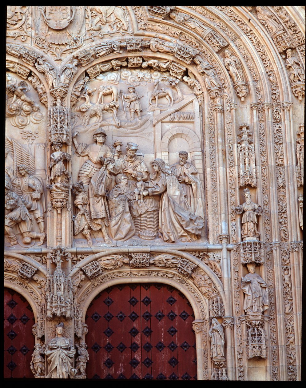 Fødselsdetalje af gotisk plateresk facade af School Spanish