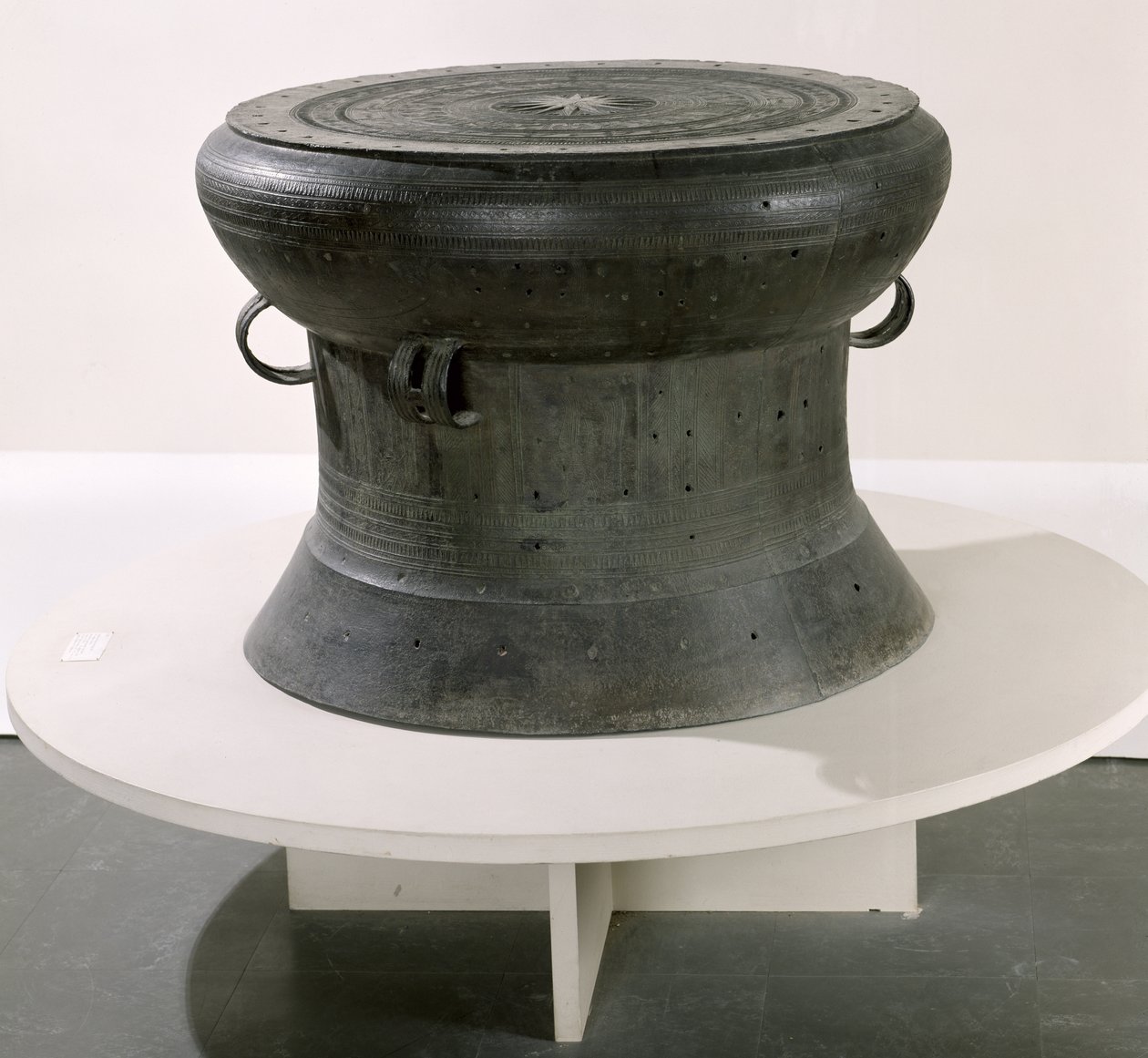Tromme, Dong Son-stil, 2.-1. århundrede f.Kr. (bronze) (se også 181009) af School Vietnamese