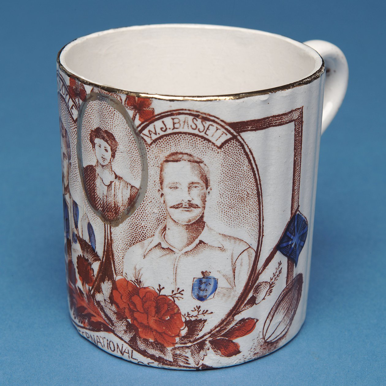 England v. Skotland souvenirkrus (keramik) af Scottish School