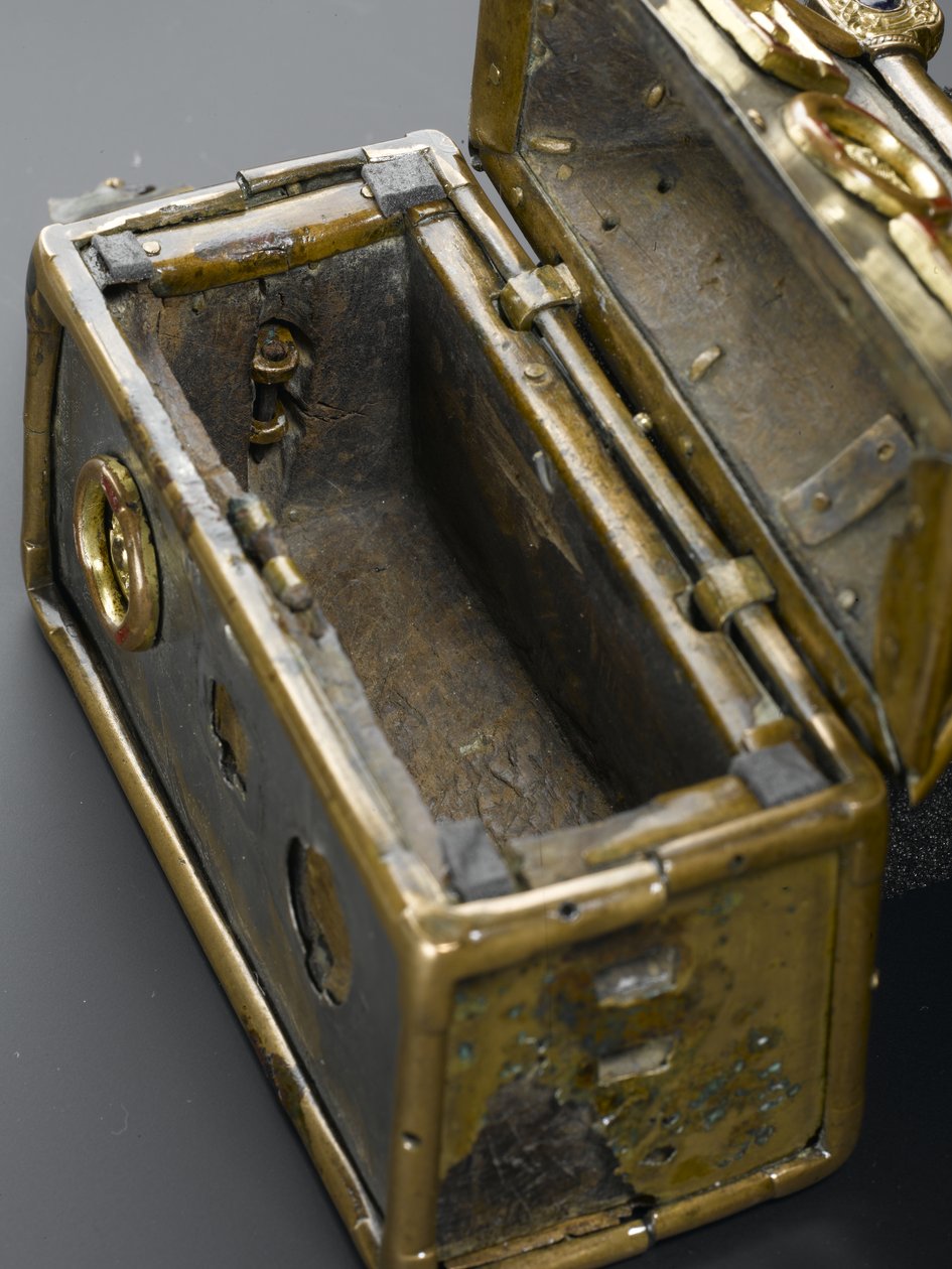 Monymusk-relikvieskrinet, ca. 8. århundrede e.Kr. (bronze, sølv, træ, kobberlegering, glas, emalje) af Scottish School