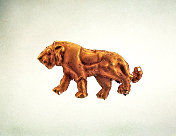 Løve, der går på skridt, ornament fra en gravhimmel, slutningen af det 3. årtusinde f.Kr. (guld) af Scythian