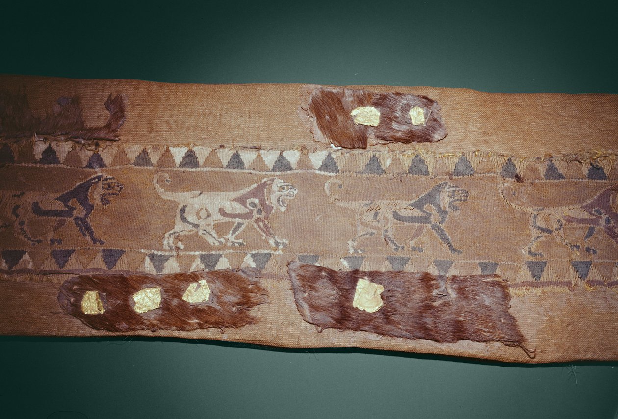 Brystbånd til hest med løver (uld og guld) af Scythian