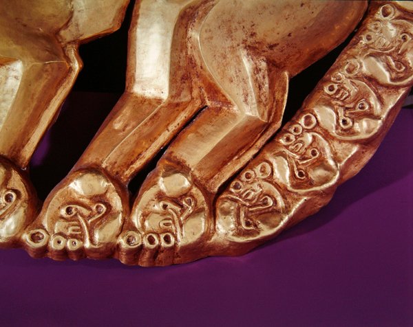 Skjoldemblem i form af en panter, 700-650 f.Kr. (guld, rav og farvet emalje) (detalje fra 165769) af Scythian