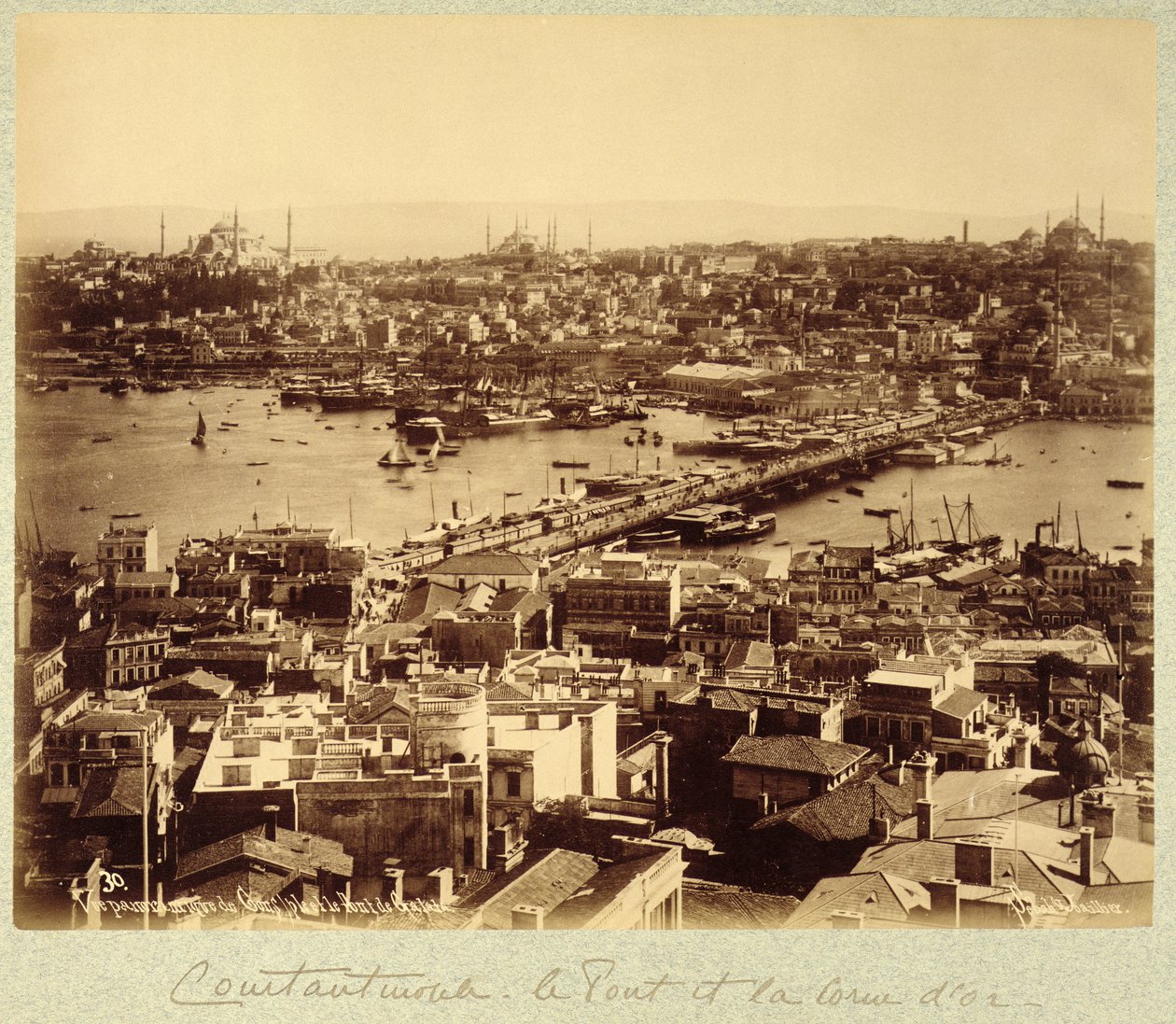 Panorama med udsigt over Istanbul og Bosporus-floden, ca. 1890 (s/h-billede) af Sebah and Joaillier