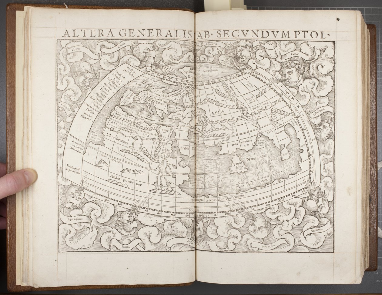 Globe, fra Cosmographia, 1544 af Sebastian Munster