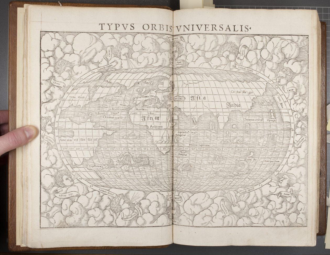 Globe, fra Cosmographia, 1544 af Sebastian Munster