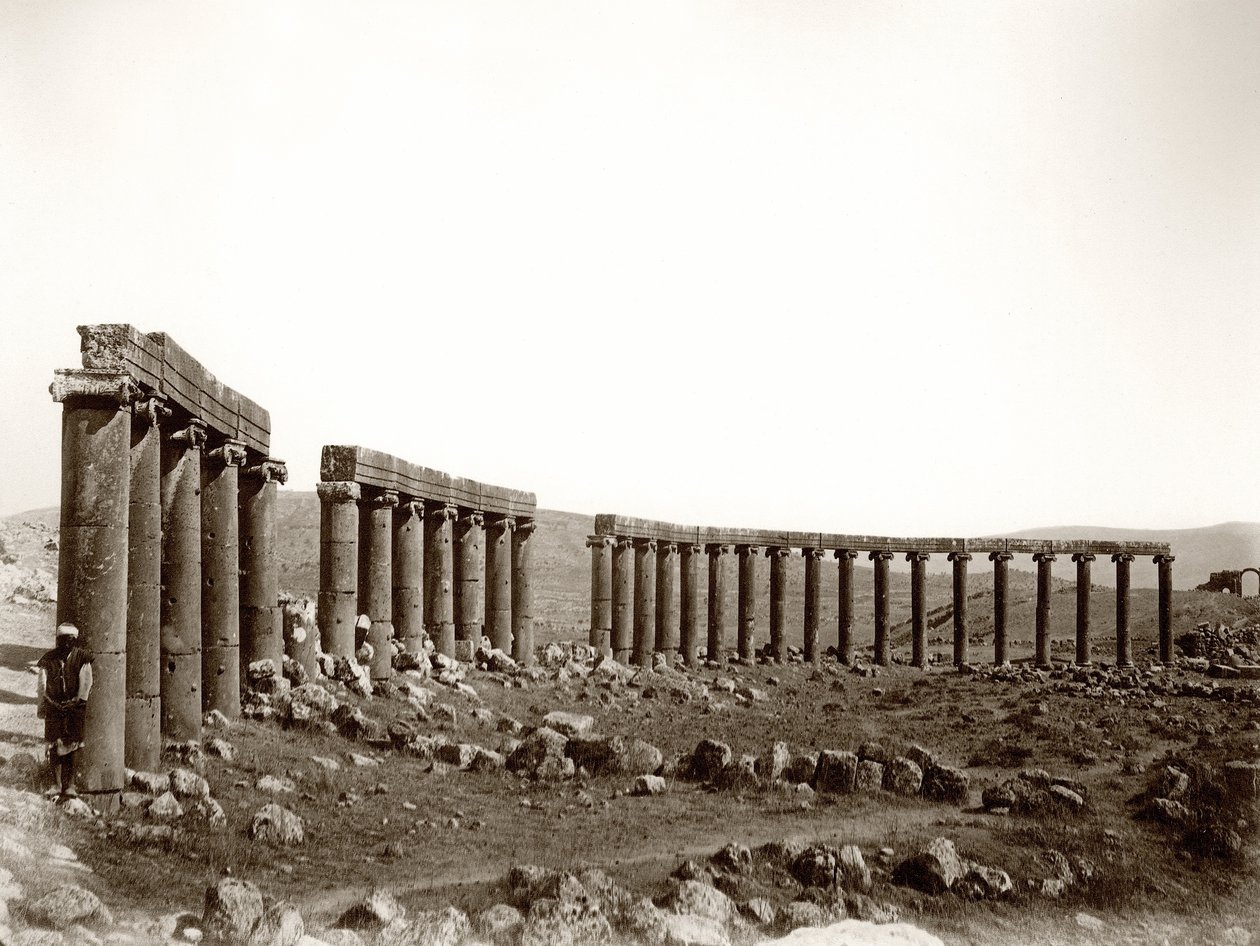 Den ovale søjlepiazza fra nordvest, Jerash, 1867 af Sergeant Henry Phillips